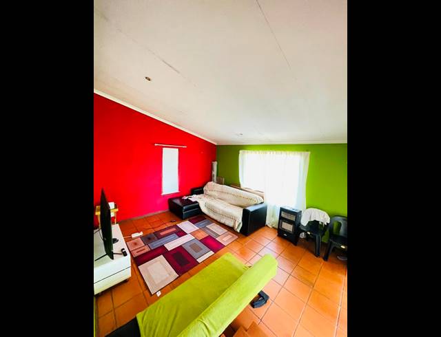 4 BEDROOM HOUSE FOR SALE IN WOODLANDS